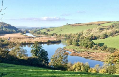 Galmpton House | South Devon - River Dart Views - Free Parking - Pet Friendly