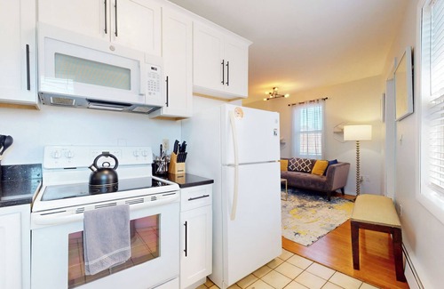 South End Apartment | South End,2 bed, in unit lau,cen air, Northeastern