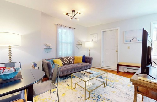 South End Apartment | South End,2 bed, in unit lau,cen air, Northeastern