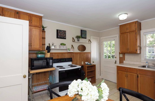 Oxford House | South End Zone on 11th by Apex Short Term Stays