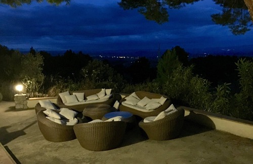 Beaumes-de-Venise Villa | South-facing Provencal villa. Dominant view. Swimming pool open from April to October