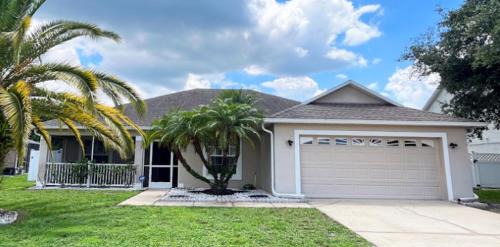 Crescent Lakes House | South Facing Pool with Lake View - Ideal for Families & Couples