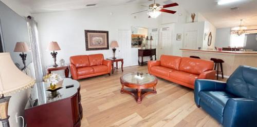 Crescent Lakes House | South Facing Pool with Lake View - Ideal for Families & Couples