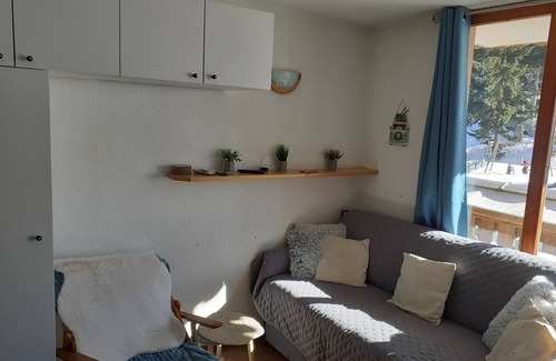 Valfrejus Apartment | South-facing snow front 1st floor facing gondola