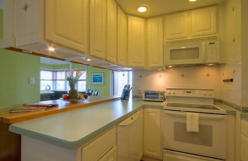 Cape May Condo | South Jersey Marina, one of the coast's leading boutique marinas, is making their owner's quarters available for weekly rental, Sunday to Sunday.