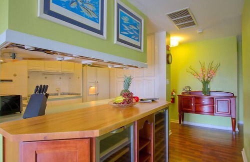 Cape May Condo | South Jersey Marina, one of the coast's leading boutique marinas, is making their owner's quarters available for weekly rental, Sunday to Sunday.