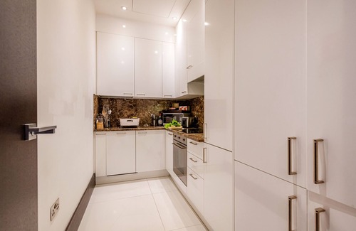 South Kensington Apartment | South Kensington Deluxe One Bedroom Apartment with Balcony