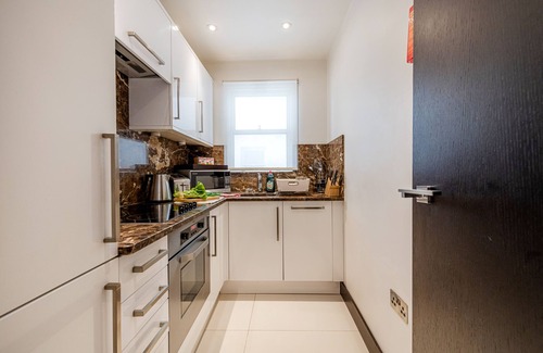 South Kensington Apartment | South Kensington Deluxe One Bedroom Apartment with Balcony