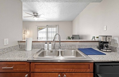 South Lamar Apartment | South Lamar Center | 10 mins to Down Town | Pool