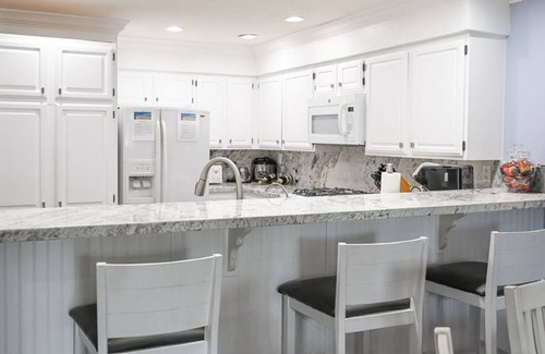 South Mission Beach Condo | South Mission Beach 2 Bedrooms/2 Bathrooms with View & Garage