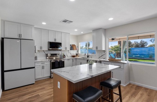 Ahwatukee Foothills House | South Mountain-FREE HEATED Pool and Hot Tub Close to trails & park. NEW