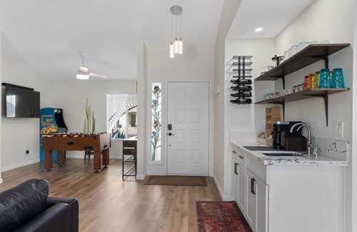 Ahwatukee Foothills House | South Mountain-FREE HEATED Pool and Hot Tub Close to trails & park. NEW