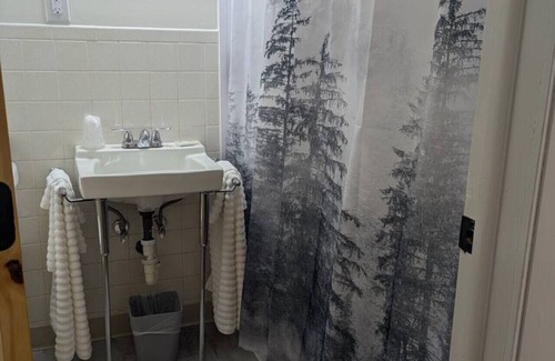 Canaan Apartment | South of the Border VT Room 9