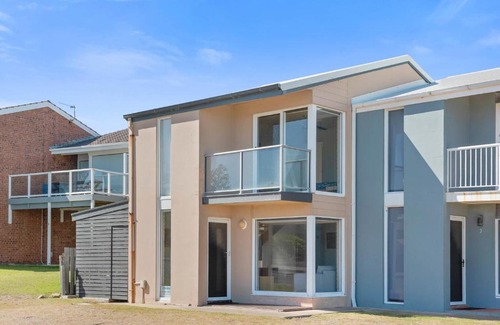 Port Elliot House | South Seas 1 Beachfront Villa Walk everywhere