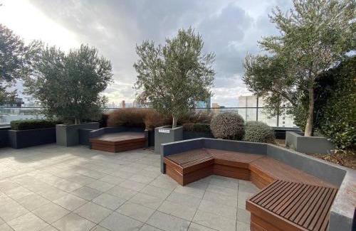 South Yarra Apartment | South Yarra Pad - Free Parking - Central Location