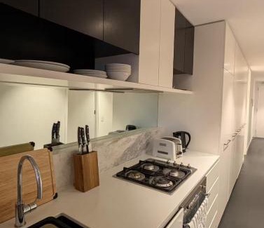 South Yarra Apartment | South Yarra Pad - Free Parking - Central Location
