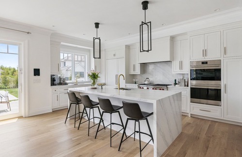 Southampton House | Southampton 7BR Estate: Heated Pool & Spa, Theater, Pool House, Chef’s Kitchen