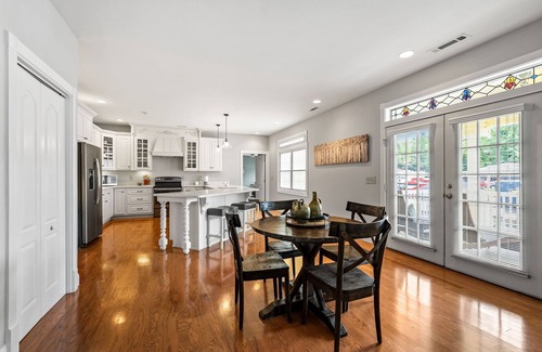 Blue Ridge Apartment | Southern Charm Suites | Downtown | Sleeps 10