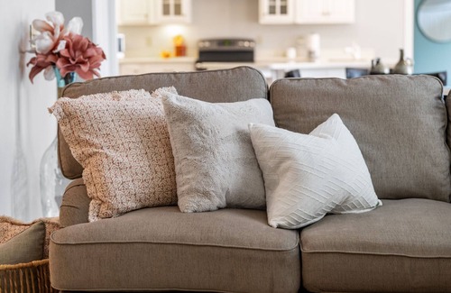 Blue Ridge Apartment | Southern Charm Suites | Downtown | Sleeps 10