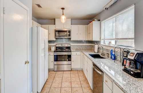 Mount Pleasant Cottage | Southern Charming Cottage in Mt. Pleasant!