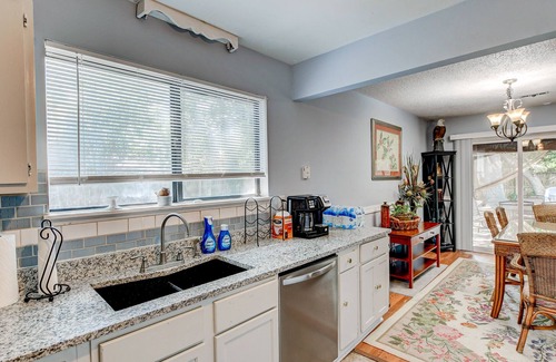 Mount Pleasant Cottage | Southern Charming Cottage in Mt. Pleasant!
