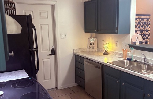 Texarkana House | Southern Comfort – 2BR/2BA Family & Pet Friendly Charm w/Parking