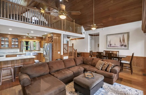 Chapin House | Southern Comfort Cabin | 4BR | Dog Friendly!
