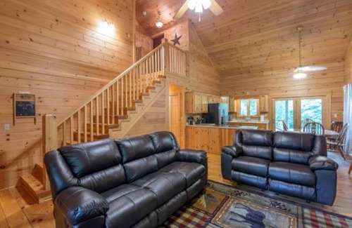 McArthur Cabin | Southern Comfort Cabin- 8 Guests, 3 BR, 2.5 BA, Hot Tub, WiFi- Hocking Hills