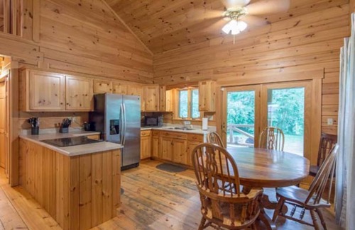 McArthur Cabin | Southern Comfort Cabin- 8 Guests, 3 BR, 2.5 BA, Hot Tub, WiFi- Hocking Hills