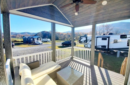 Gatlinburg - Pigeon Forge House | Southern Comfort cottage