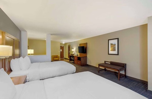 Loveland Hotel | Southern Comfort in 3 Welcoming Suites Near Boyd Lake State Park