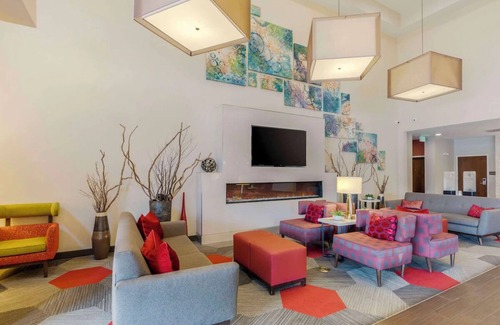 Loveland Hotel | Southern Comfort in 3 Welcoming Suites Near Boyd Lake State Park