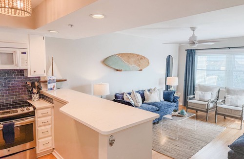 Wrightsville Beach Apartment | Southern Exposure-Next to Johnnie Mercers Pier, Ocean View, Updated Condo