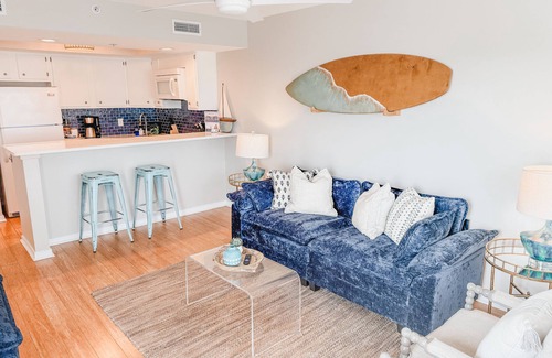 Wrightsville Beach Apartment | Southern Exposure-Next to Johnnie Mercers Pier, Ocean View, Updated Condo