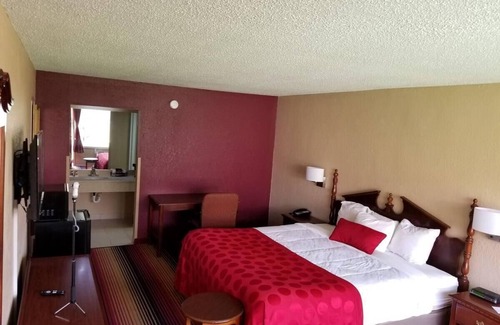 Perry House | Southern Hospitality! Comfy Unit, Breakfast