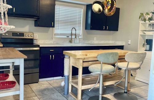 Wilder Park House | Southern Parkway Retreat | Private Yard & Comfort