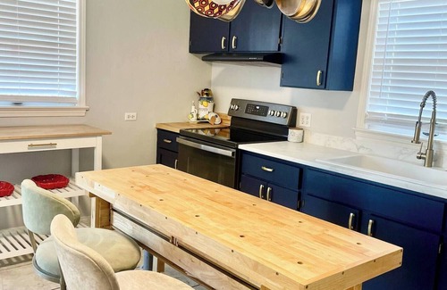 Wilder Park House | Southern Parkway Retreat | Private Yard & Comfort