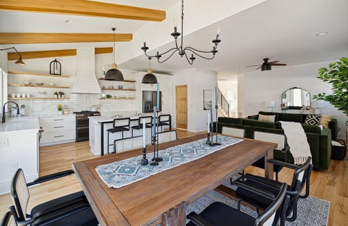 Southern Pines House | Southern Pines Stunner - secret reading nook! Walkable to Downtown