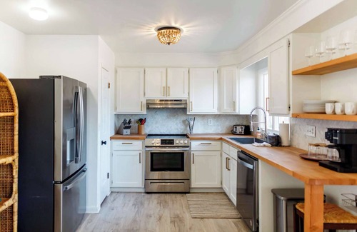 Mount Pleasant House | Southern Serenity, Fenced in Yard, Pet Friendly