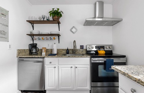 Radcliffeborough Apartment | Southern Shangri-La D | Bohemian Haven