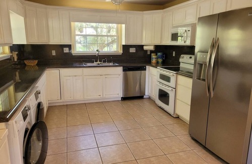 Lillian House | Southern Wind House in quaint & cozy Lillian, ALnFREE Boat Storage
