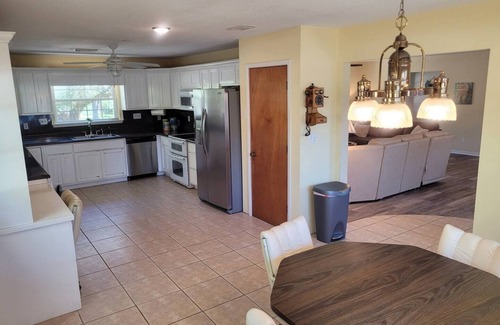 Lillian House | Southern Wind House in quaint & cozy Lillian, ALnFREE Boat Storage