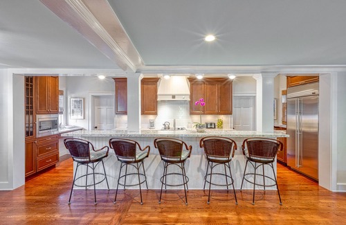 Historic Seaport House | SOUTHERNMOST BELLE~ Heated Pool, Gourmet Kitchen & Elegant Large Bedrooms!