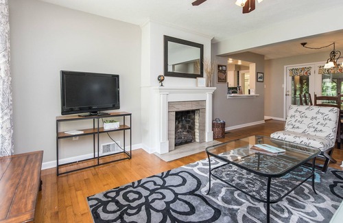Lexington Cottage | Southland’s Cozy Cottage - 10 min to Downtown