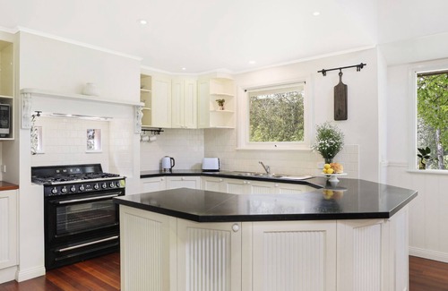 Moss Vale House | Southrose Cottage – a secret garden