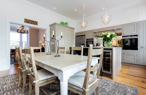 Bedford House | Southside Charm, by Veeve