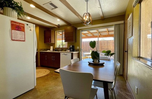 Twentynine Palms House | Southwest Modern ツ Private Pool ❤︎ 3 miles to north gate JTNP ツ AC ❤︎ Fireplace