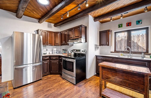 Taos House | Southwestern home with cozy fireplaces, grill & washer/dryer - near Taos Plaza