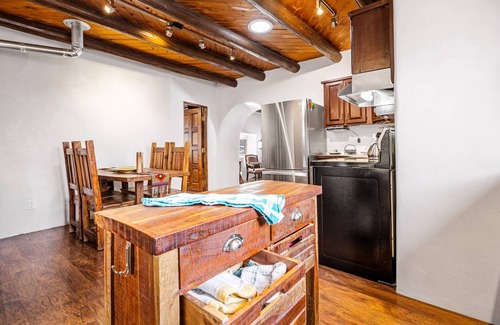 Taos House | Southwestern home with cozy fireplaces, grill & washer/dryer - near Taos Plaza