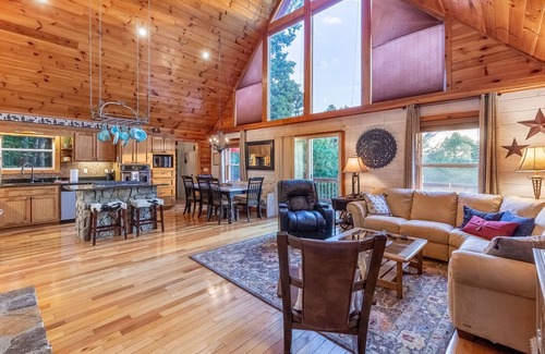 Cherokee House | Southwind - Stunning Mountain Cabin Located Between Bryson City and Sylva!